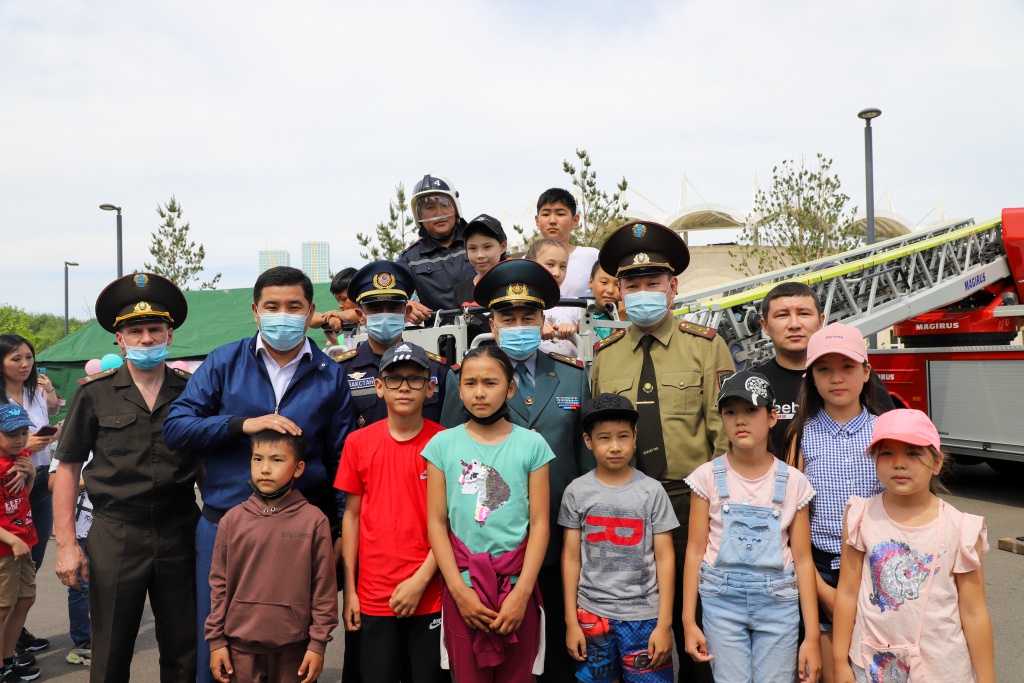 Столичными спасателями организована акция «Безопасность глазами детей»