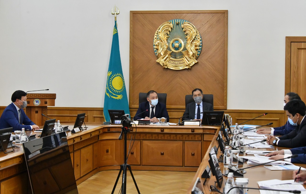 Е.Тугжанов  провел заседание республиканского штаба по борьбе с КВИ в Алматы