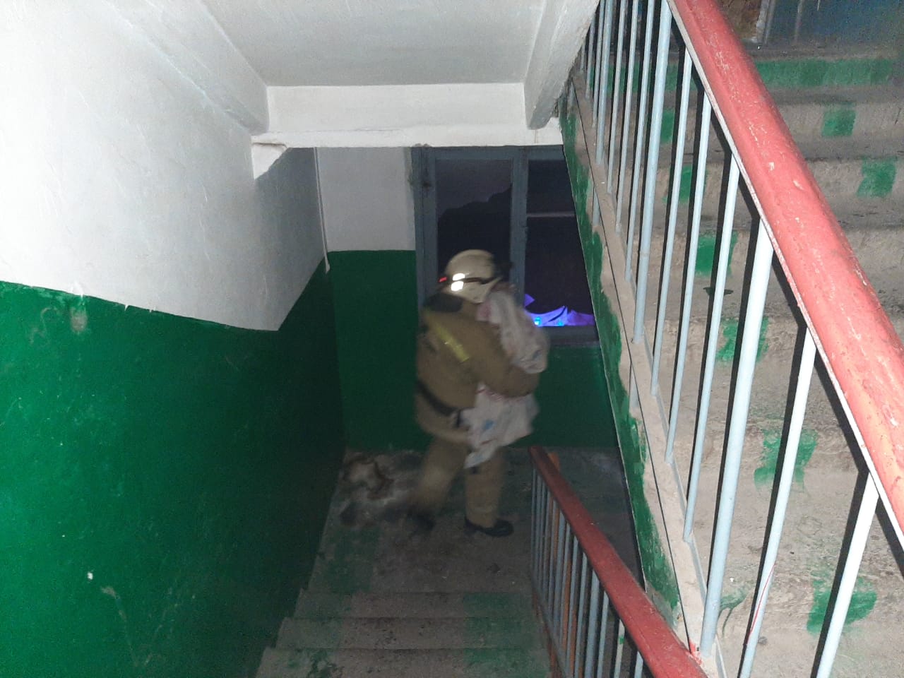 Экибастузские пожарные спасли двух человек