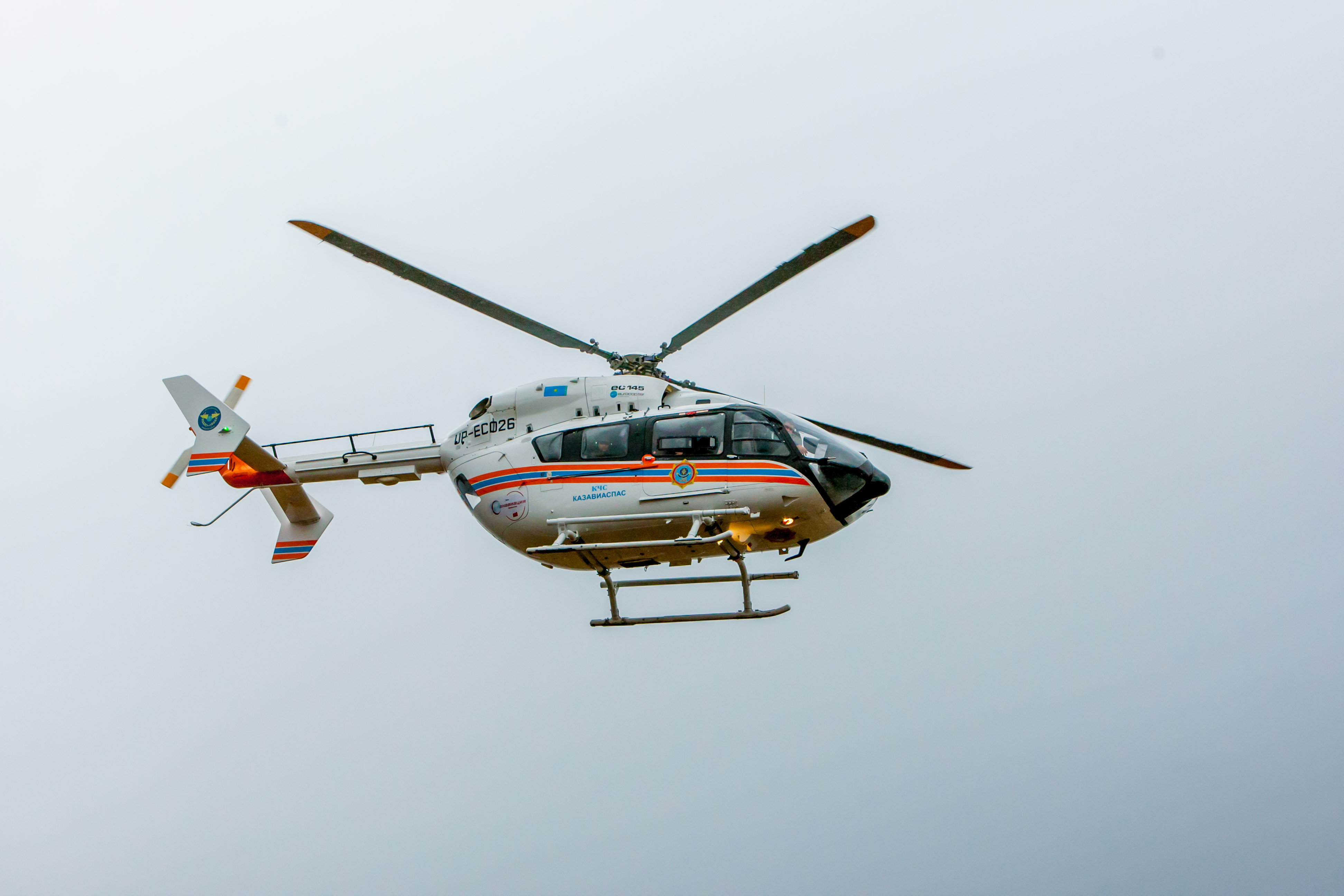 Мужчину в тяжелом состоянии после ДТП транспортировали вертолетом из Жетысая в Шымкент