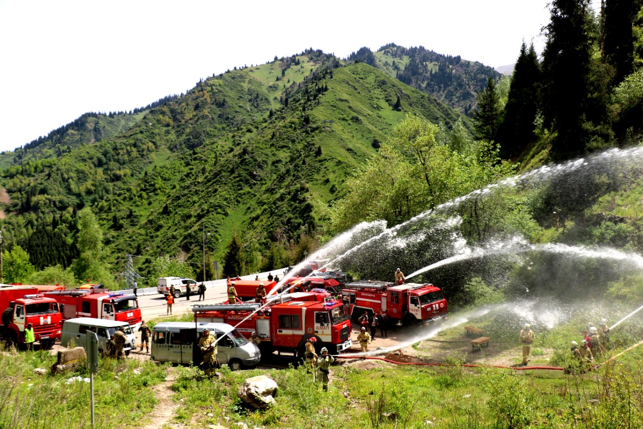 Масштабные пожарно-тактические учения проведены в Иле-Алатауском государственном Национальном природном парке