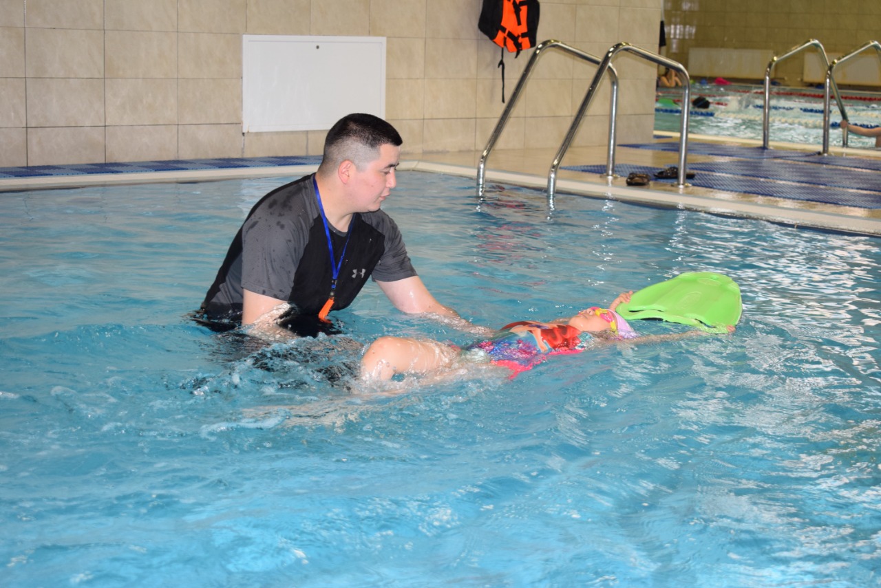 Больше 500 детей обучили плаванию спасатели Акмолинской области