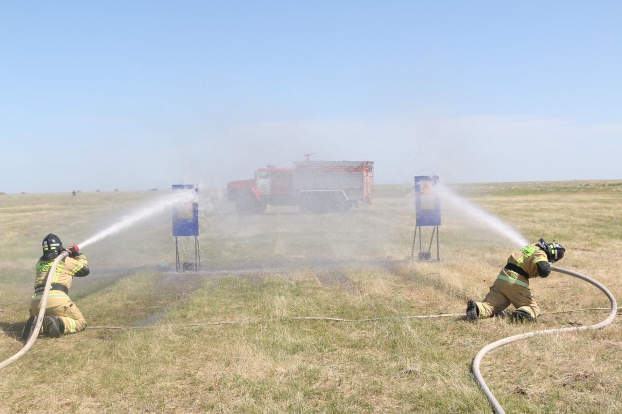 Спасатели Республики Казахстан и Российской Федарации проводят совместное учение по тушению пожара на приграничной территории