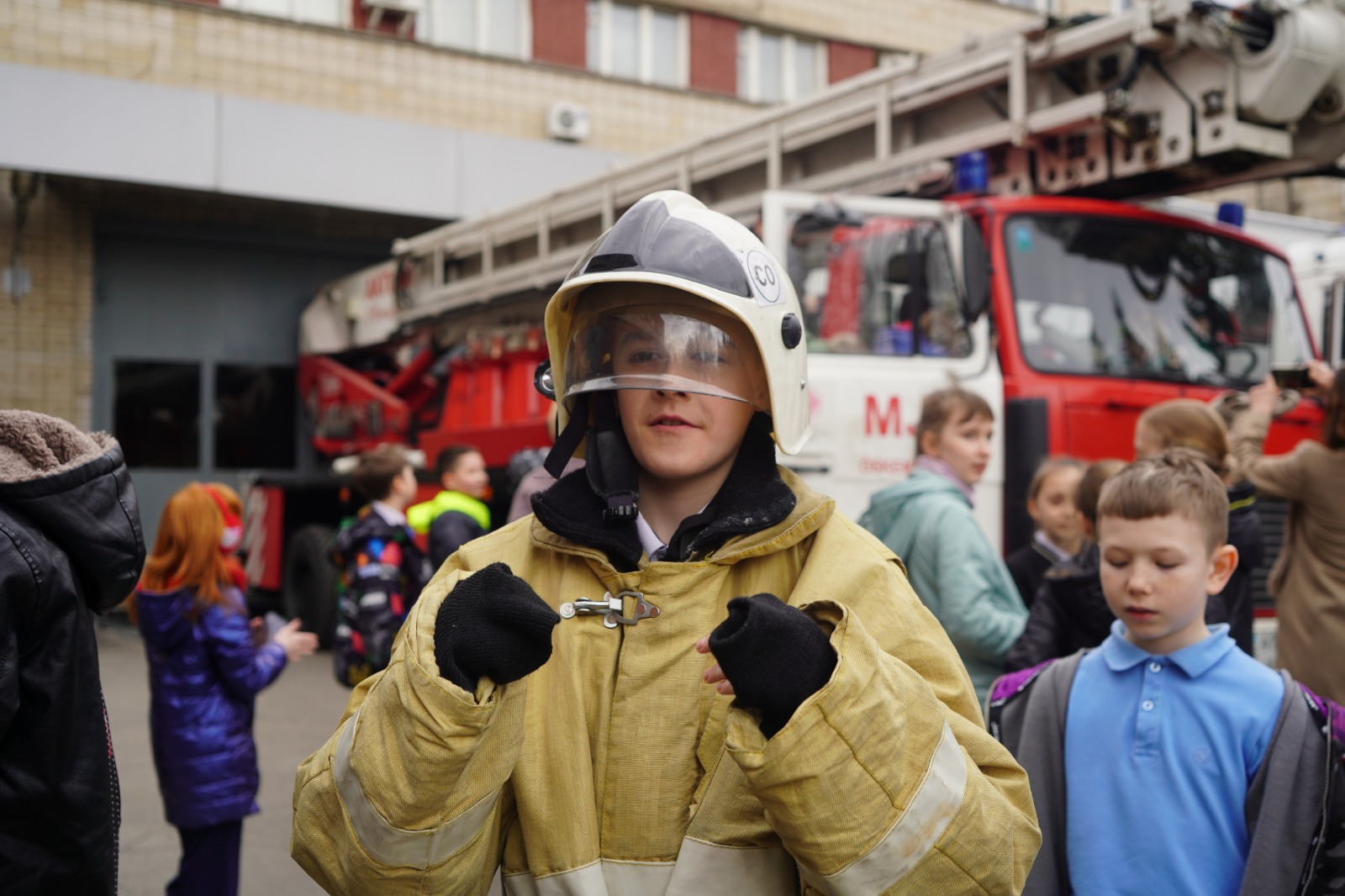Школьники ВКО посетили пожарную часть