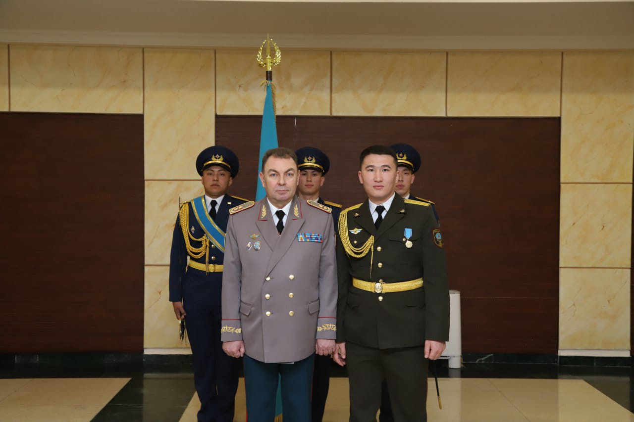 Указом Президента  РК наградили Алматинского пожарного, восхитившего своими действиями  известного казахстанского спортсмена