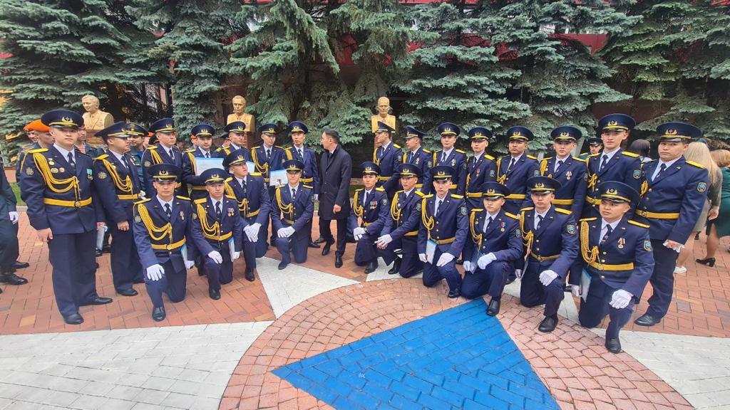 Офицеры и курсанты Органов гражданской защиты Республики Казахстан получили дипломы об окончании обучения в учебных заведении МЧС России