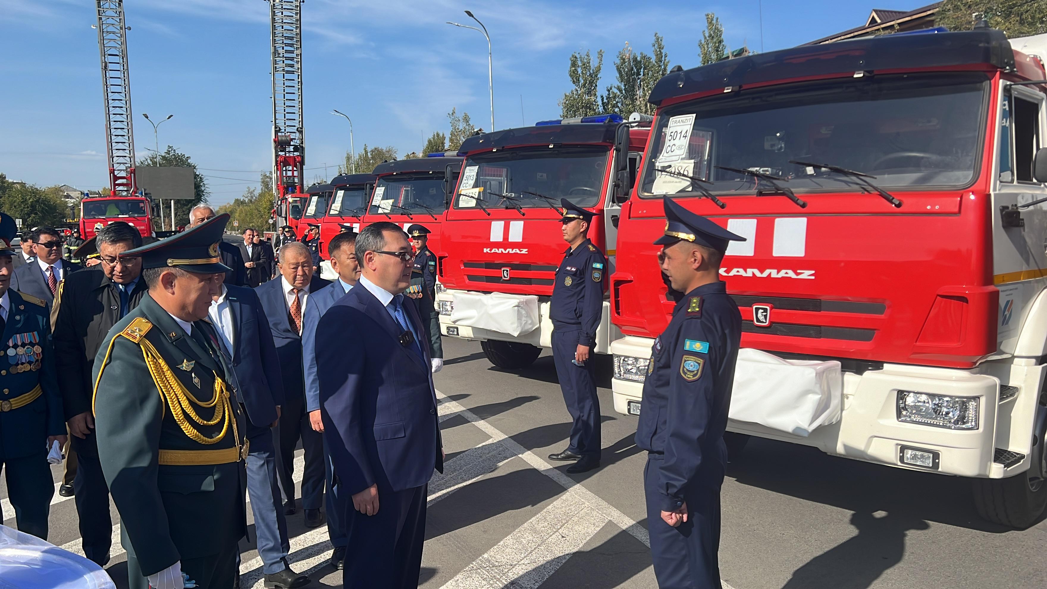 Спасателям Алматинской области вручили ключи от 16 единиц специализированной техники