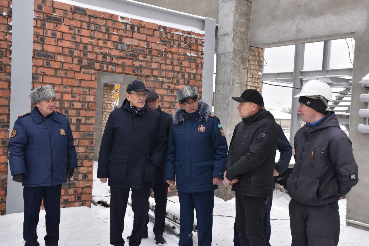 Аким Северо-Казахстанской области ознакомился с ходом строительства пожарного депо