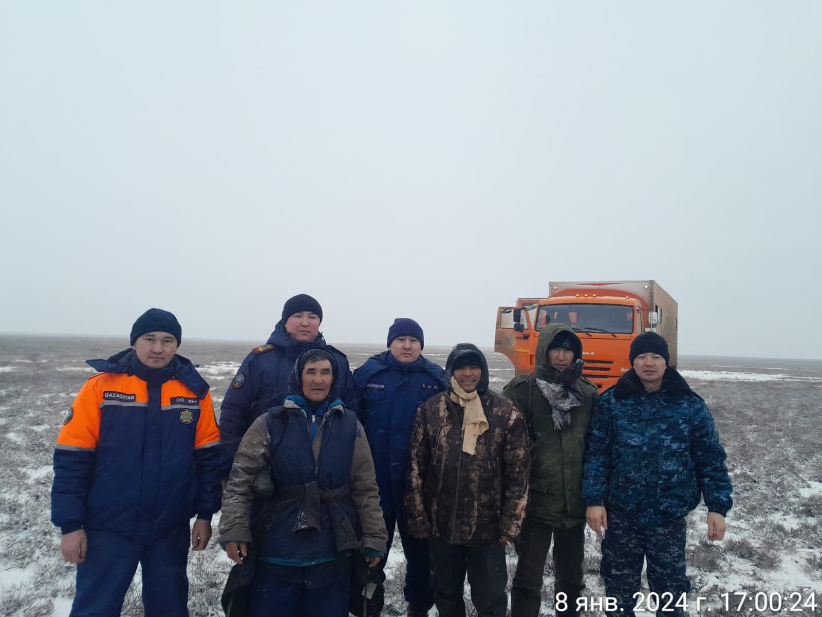 Спасатели призывают соблюдать правила безопасности на льду