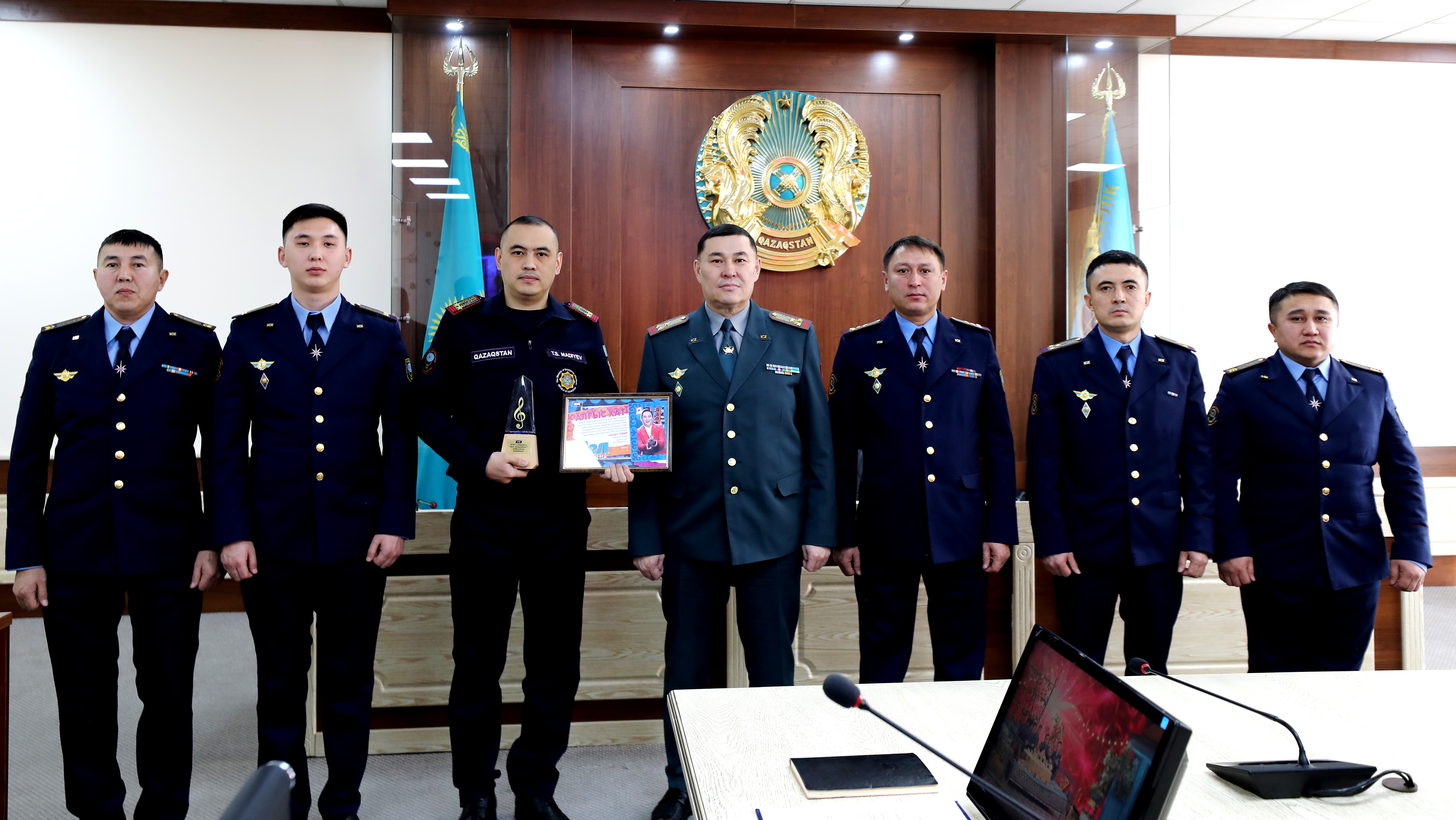 Спасатели ДЧС г.Алматы устанавливают датчики угарного газа