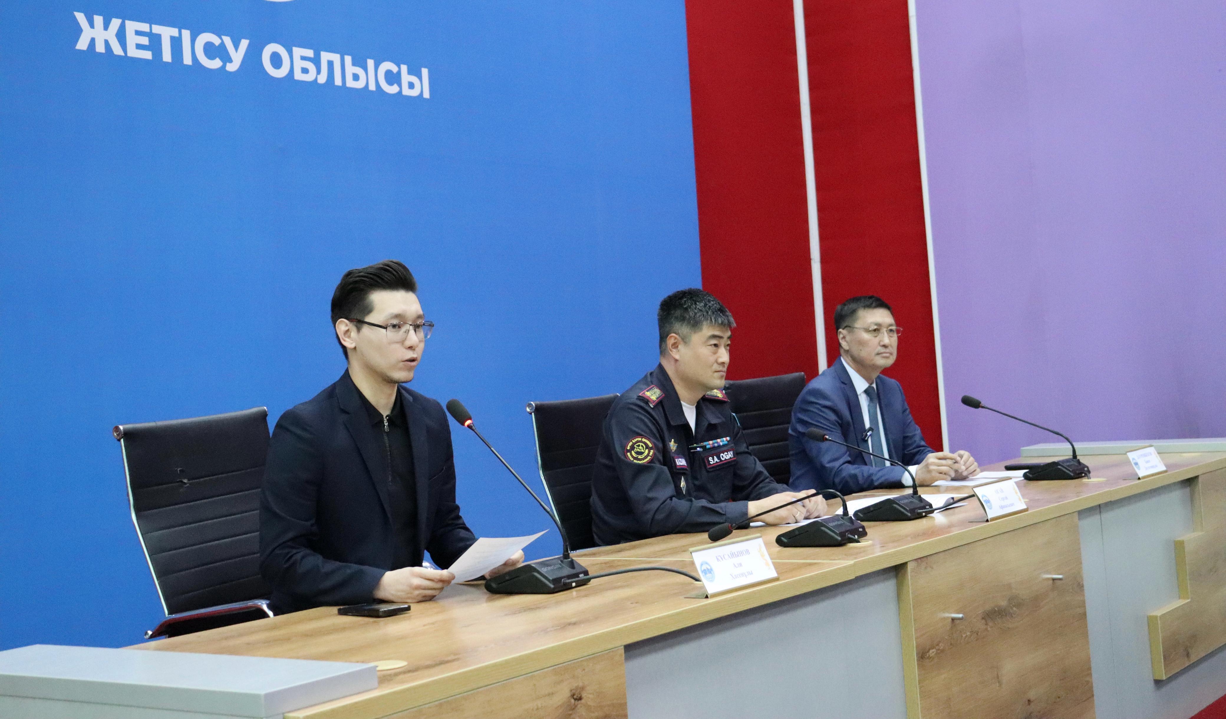 Глава государства встретился со спасателями в Северо-Казахстанской области
