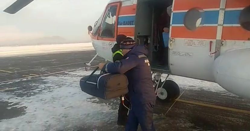 Новорожденного ребенка в тяжелом состоянии транспортировали вертолетом в ВКО