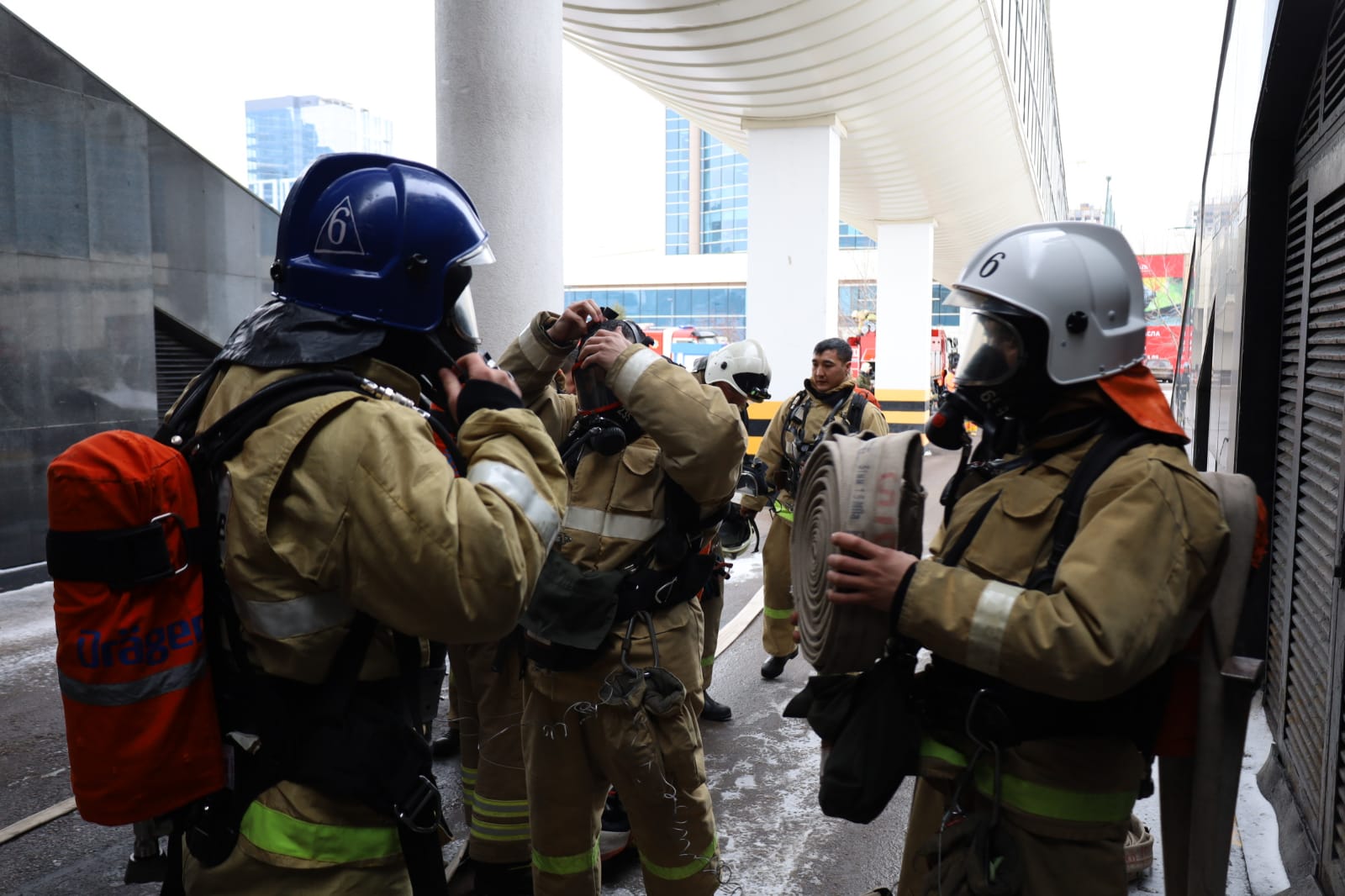 Столичные огнеборцы провели пожарно - тактические учения в ТРЦ  «Хан Шатыр»