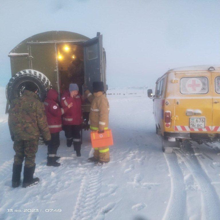 Спасатели ВКО доставили врачей в труднодоступную местность