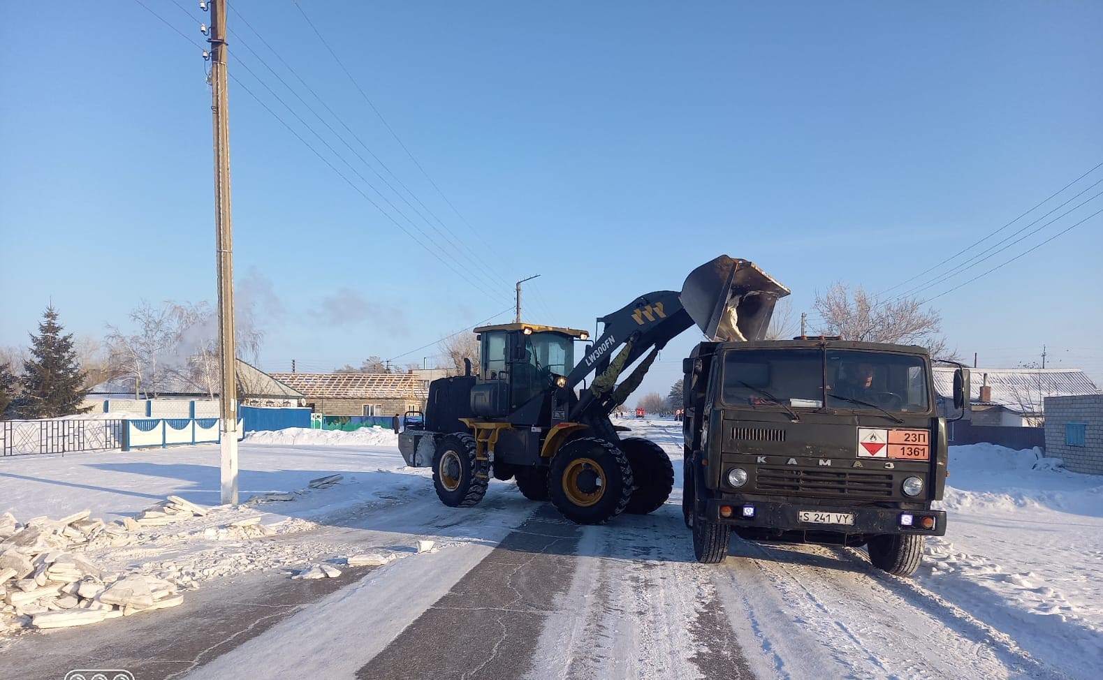 В Восточном Казахстане продолжают взрывать лед